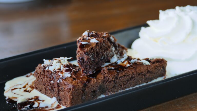 Brownies zuckerfrei aus Süßkartoffeln und gesunden Zutaten.